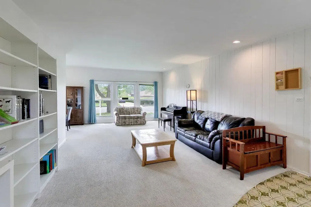 4050 Church Street Skokie IL 60076