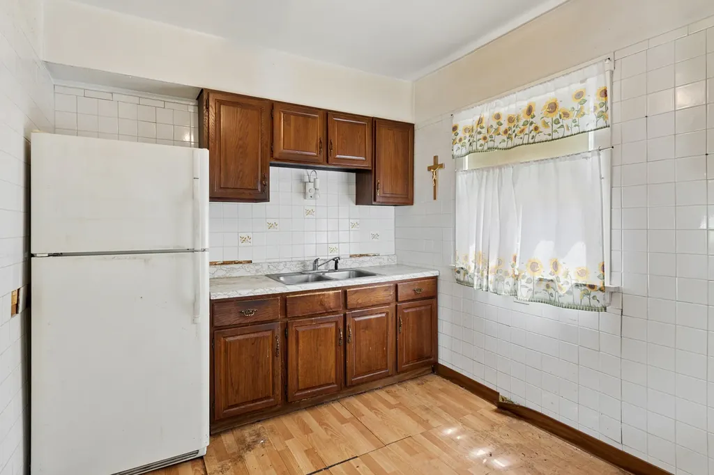 7220 North Hamilton Avenue Chicago IL 60645