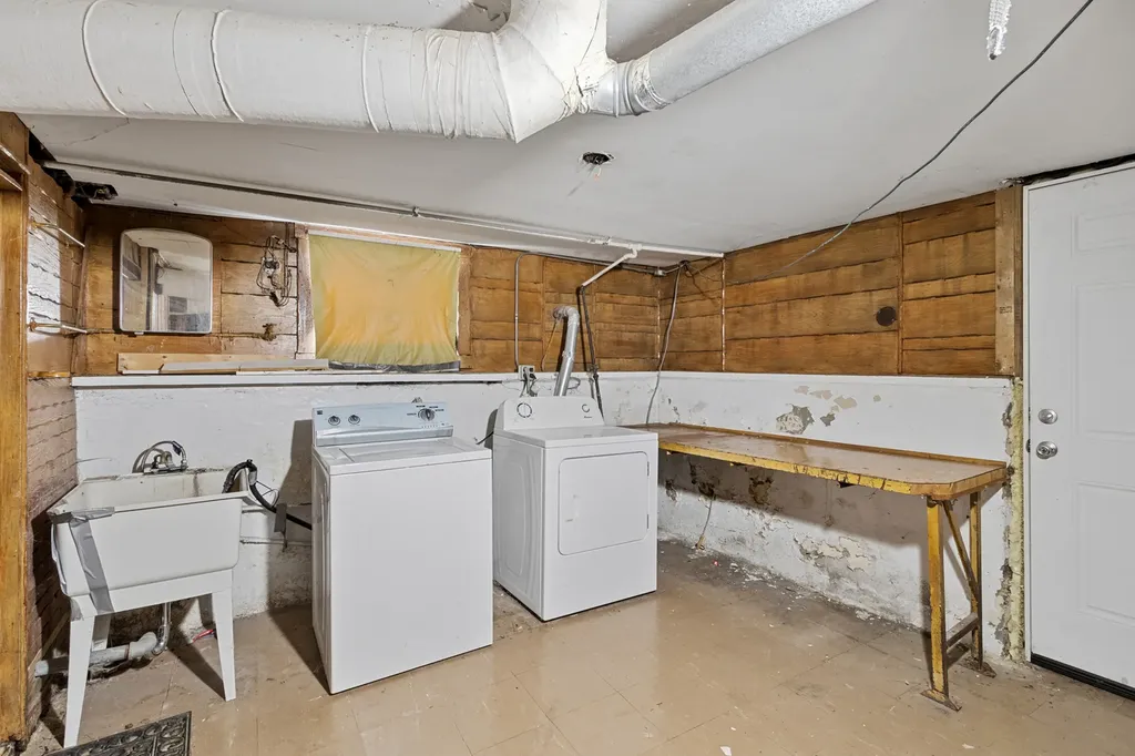 7220 North Hamilton Avenue Chicago IL 60645
