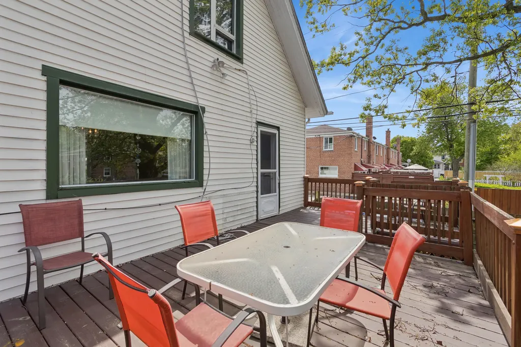 7220 North Hamilton Avenue Chicago IL 60645