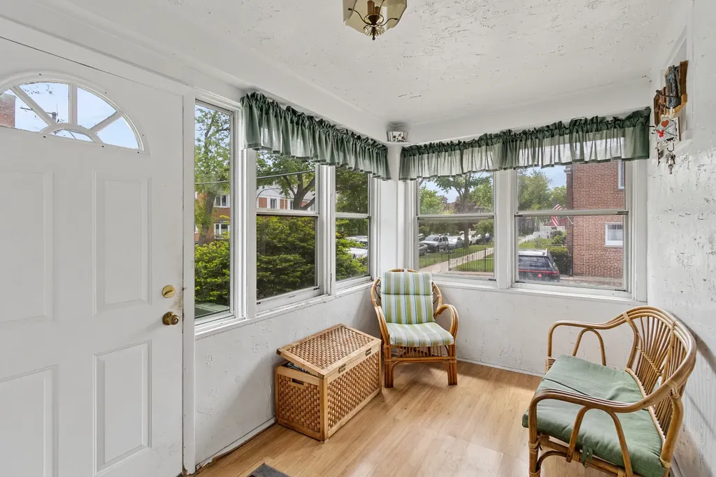 7220 North Hamilton Avenue Chicago IL 60645
