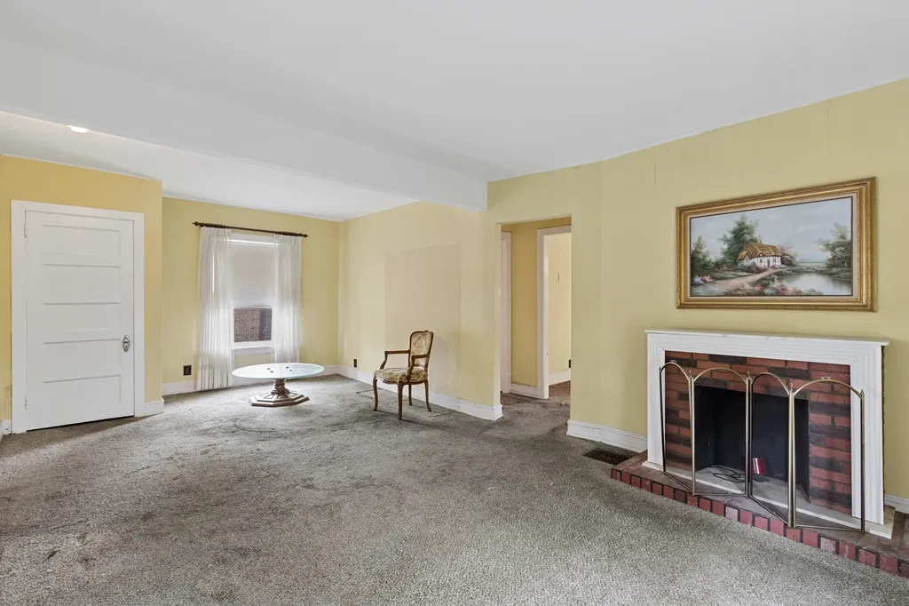 7220 North Hamilton Avenue Chicago IL 60645