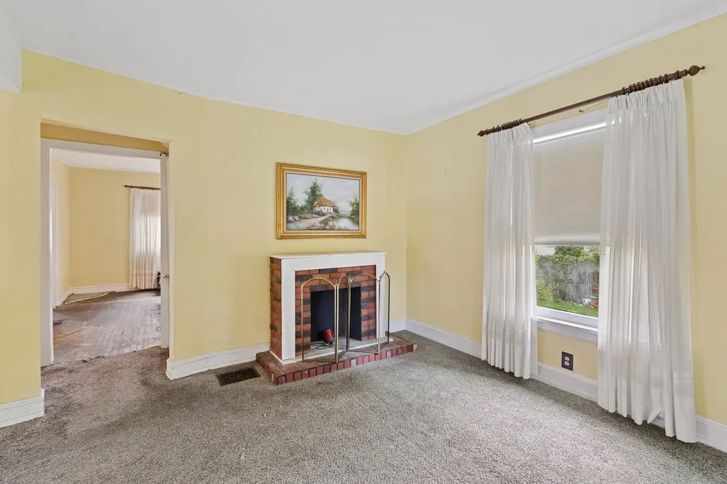 7220 North Hamilton Avenue Chicago IL 60645