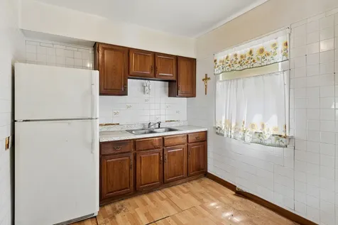 7220 North Hamilton Avenue Chicago IL 60645
