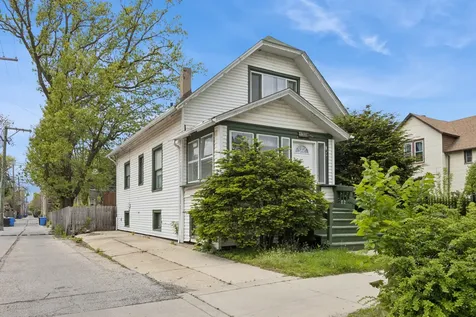 7220 North Hamilton Avenue Chicago IL 60645