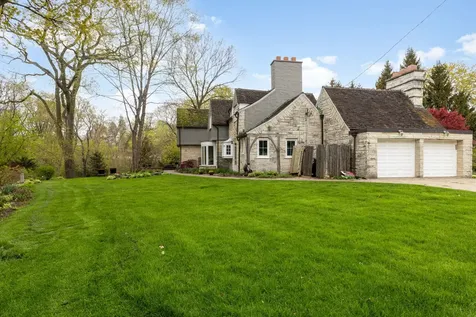 227 Miraflores Avenue Waukegan IL 60087