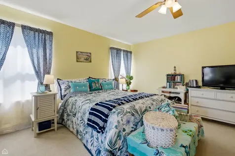 1017 Wheatland Drive Crystal Lake IL 60014