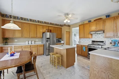 1017 Wheatland Drive Crystal Lake IL 60014