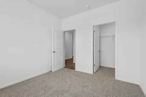 290 Snowdrop Lane Elgin IL 60124
