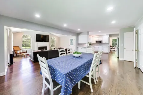 858 Woodbine Lane Northbrook IL 60062