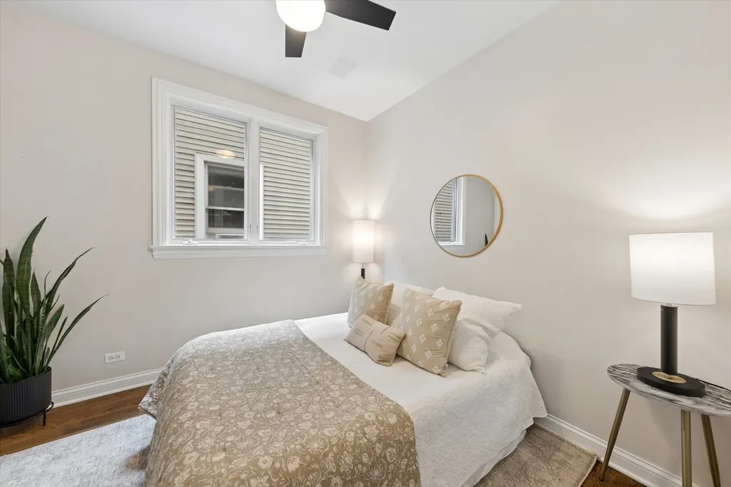 3728 North Kenmore Avenue Chicago IL 60613