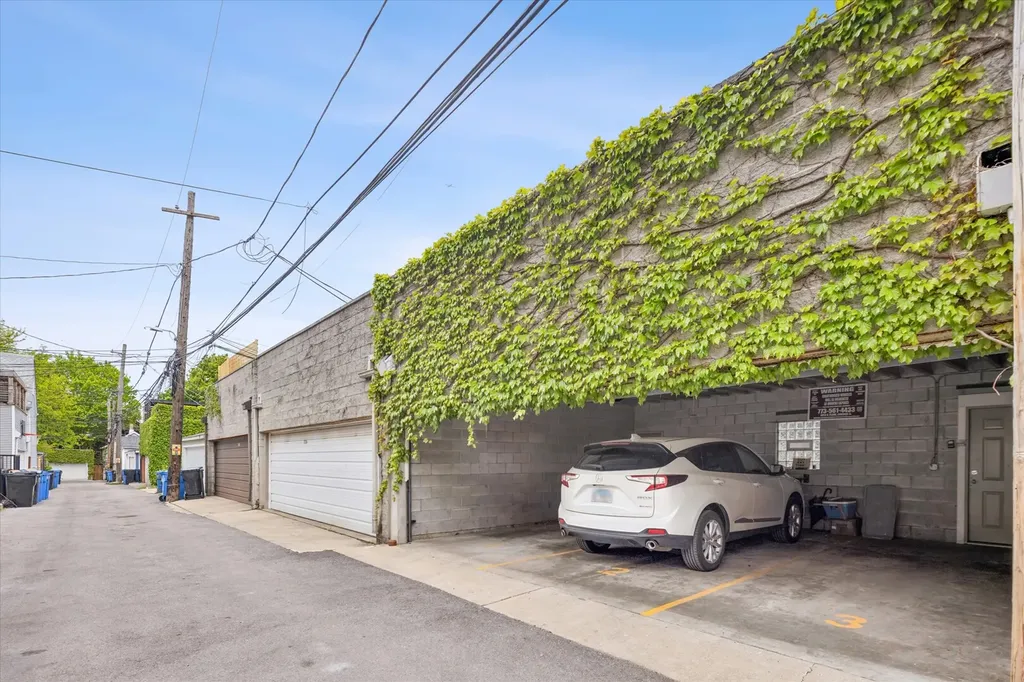 3728 North Kenmore Avenue Chicago IL 60613