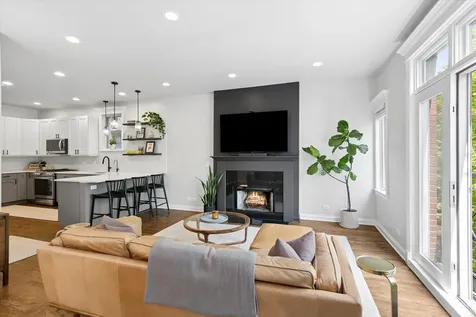 3728 North Kenmore Avenue Chicago IL 60613