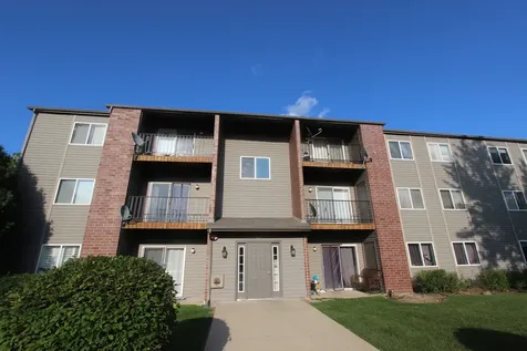 727 Elm Lane Woodstock IL 60098