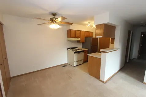 727 Elm Lane Woodstock IL 60098
