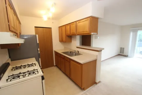 727 Elm Lane Woodstock IL 60098