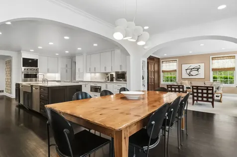 986 Brittany Road Highland Park IL 60035