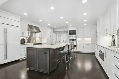 986 Brittany Road Highland Park IL 60035