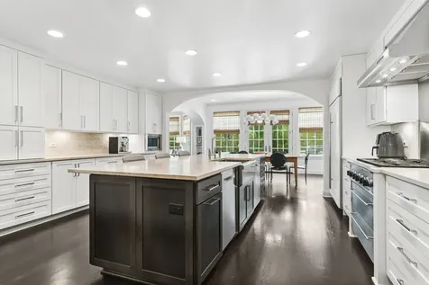 986 Brittany Road Highland Park IL 60035