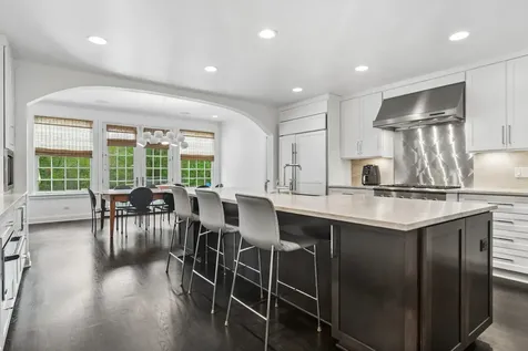 986 Brittany Road Highland Park IL 60035