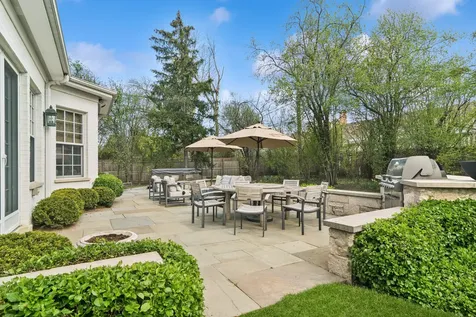 986 Brittany Road Highland Park IL 60035