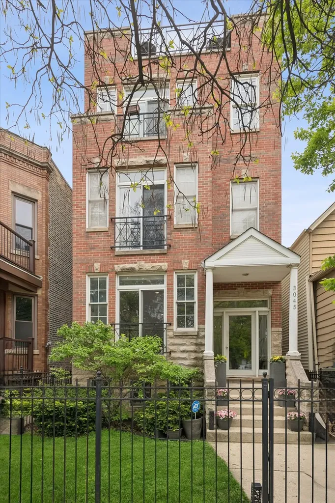 3045 North Damen Avenue Chicago IL 60618