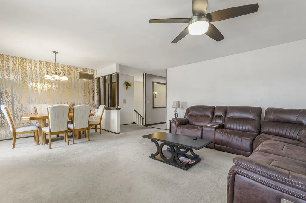 119 Garland Court Glendale Heights IL 60139