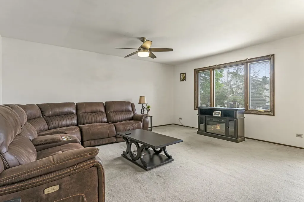 119 Garland Court Glendale Heights IL 60139