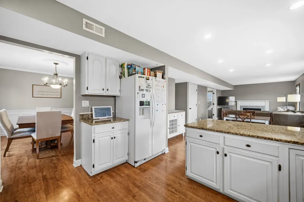 1188 Brookstone Drive Carol Stream IL 60188