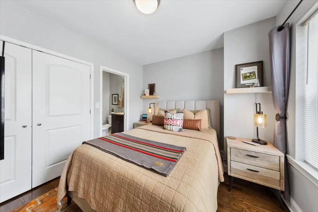 7409 North Hoyne Avenue Chicago IL 60645