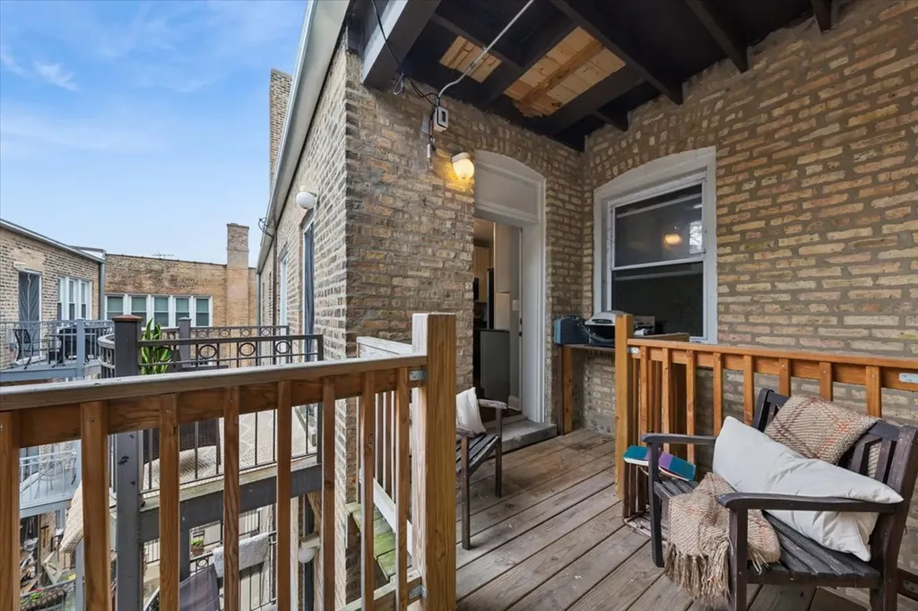7409 North Hoyne Avenue Chicago IL 60645