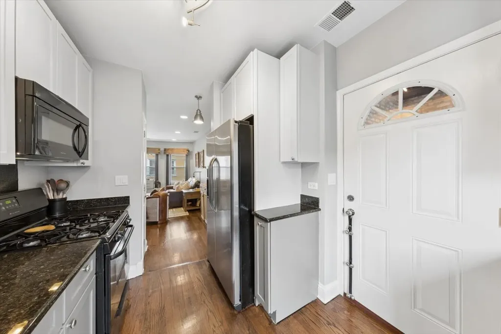 7409 North Hoyne Avenue Chicago IL 60645