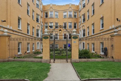 7409 North Hoyne Avenue Chicago IL 60645