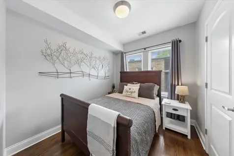 7409 North Hoyne Avenue Chicago IL 60645
