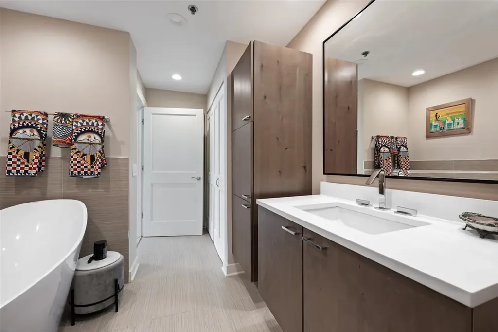 57 East Delaware Place Chicago IL 60611