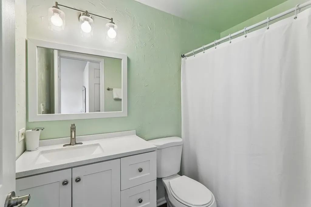 1064 Ripple Ridge Darien IL 60561