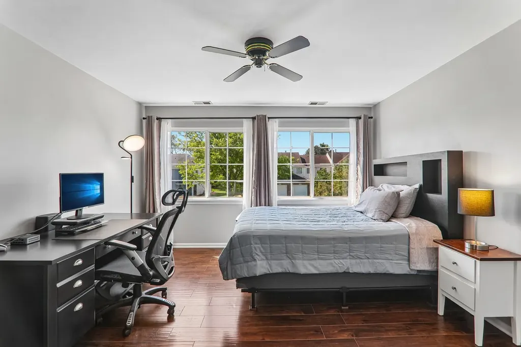 1064 Ripple Ridge Darien IL 60561
