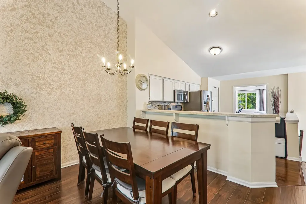 1064 Ripple Ridge Darien IL 60561