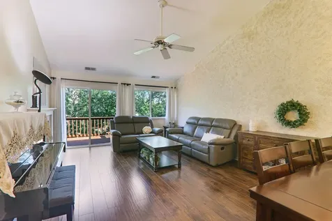 1064 Ripple Ridge Darien IL 60561