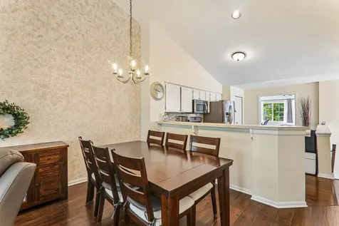 1064 Ripple Ridge Darien IL 60561
