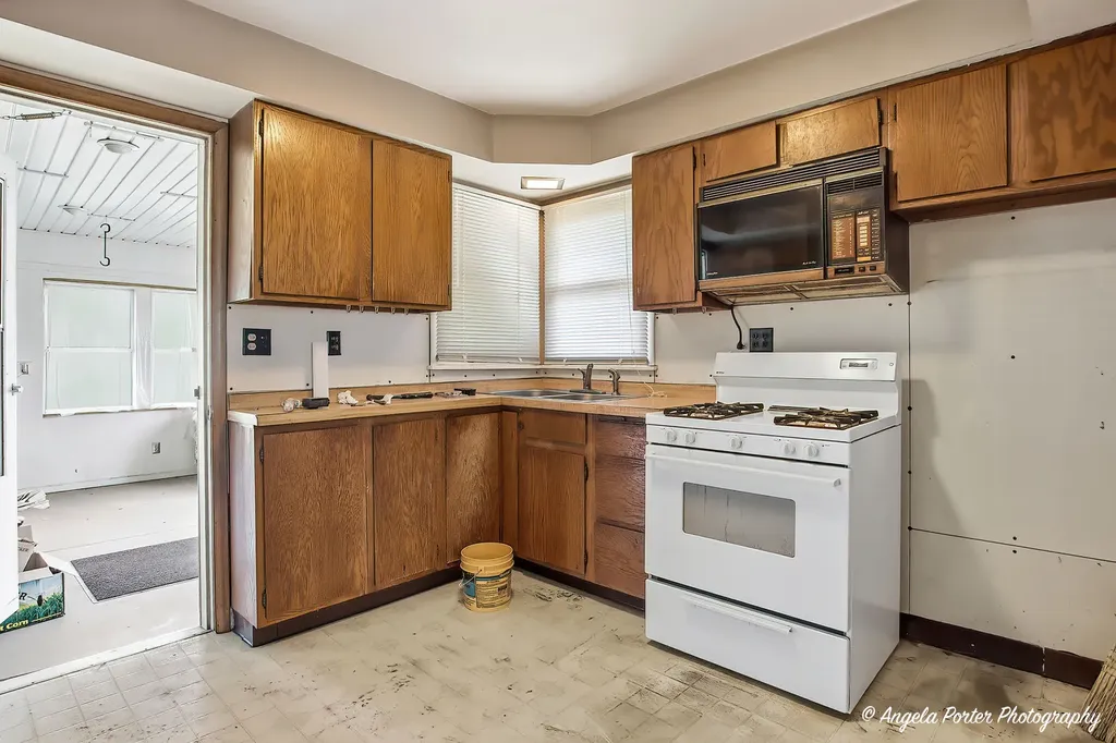 42177 North Lake Avenue Antioch IL 60002