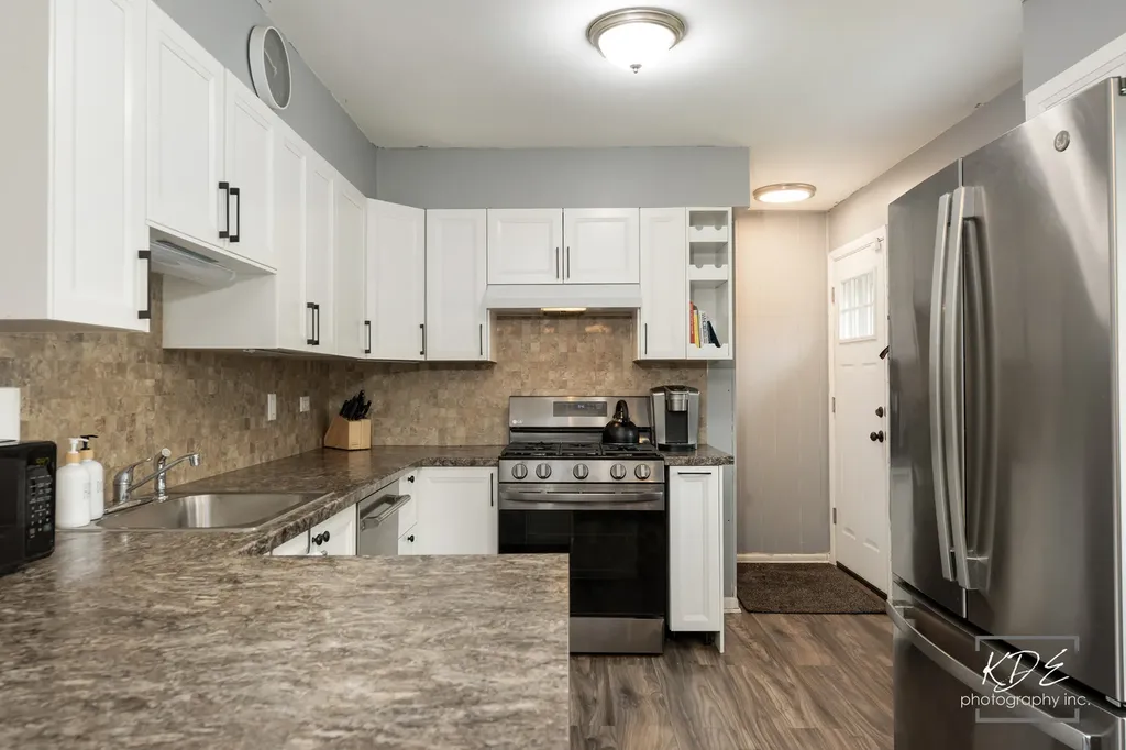 411 E Weathersfield Way Schaumburg IL 60193