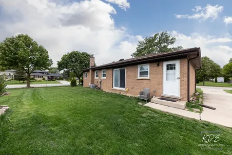 411 E Weathersfield Way Schaumburg IL 60193