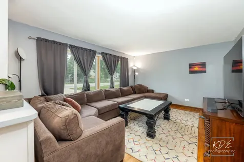 411 E Weathersfield Way Schaumburg IL 60193