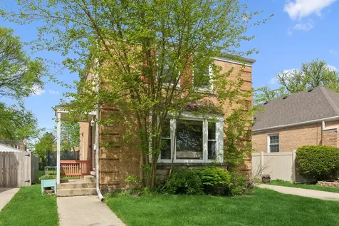 1678 Ash Street Des Plaines IL 60018