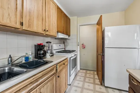 1678 Ash Street Des Plaines IL 60018