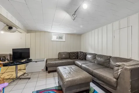1678 Ash Street Des Plaines IL 60018