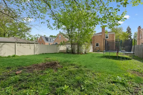 1678 Ash Street Des Plaines IL 60018