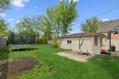 1678 Ash Street Des Plaines IL 60018