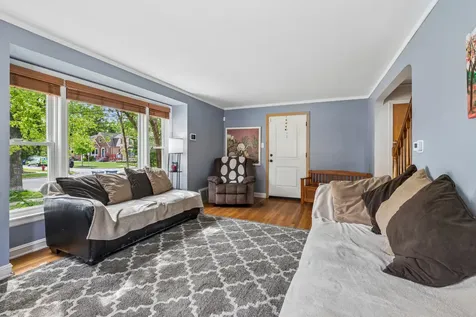 1678 Ash Street Des Plaines IL 60018
